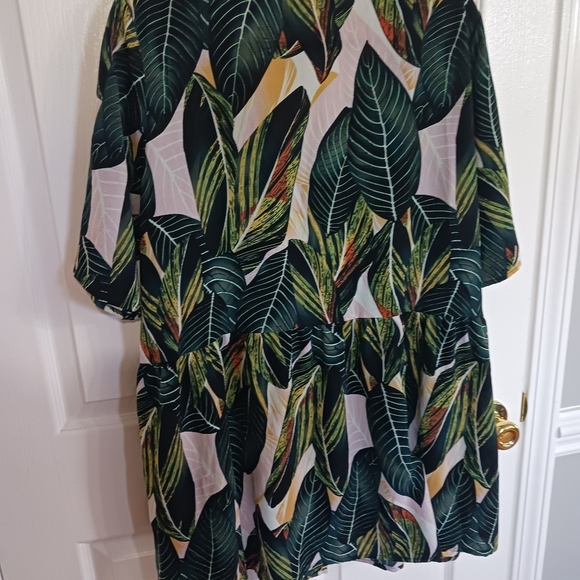 Women’s Tropical Ruffle Shift Dress - Picture 5 of 7